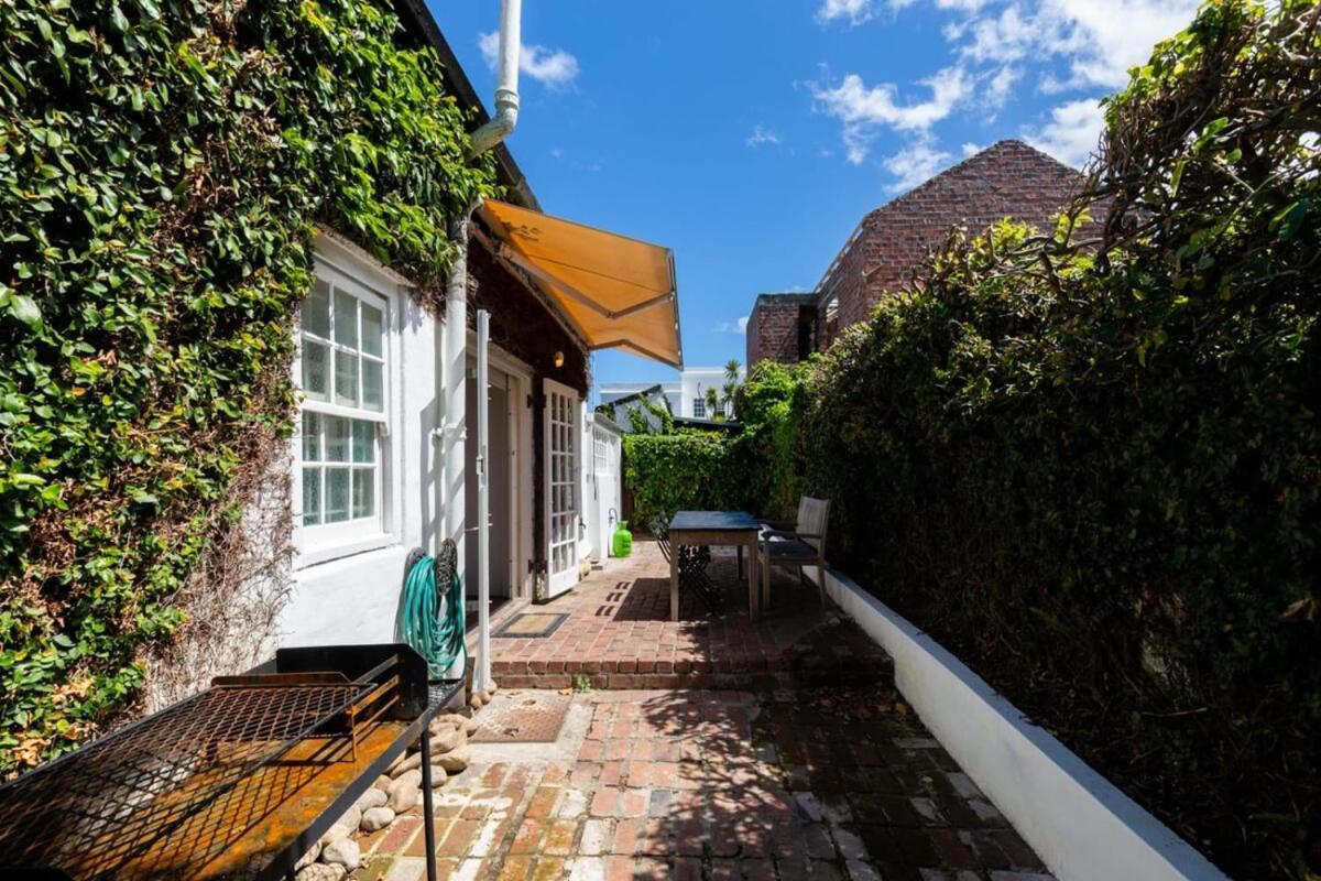 Ty-bach Cotttage Leafy Newlands Village Holiday home *