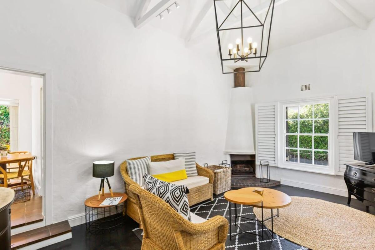 Ty-bach Cotttage Leafy Newlands Village Holiday home