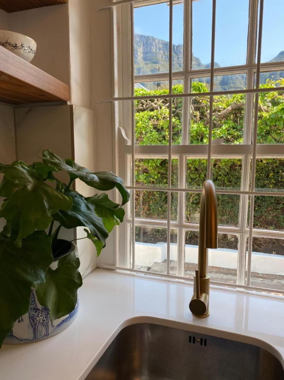 Holiday home Ty-bach Cotttage Leafy Newlands Village *