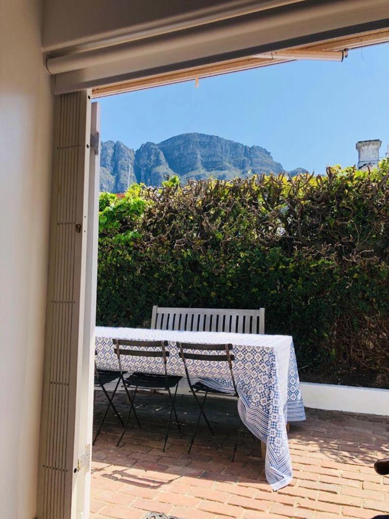 Ty-bach Cotttage Leafy Newlands Village Holiday home Cape Town