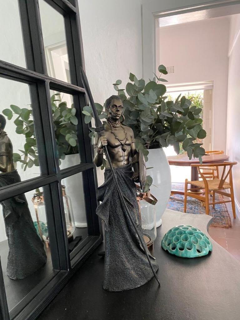 Ty-bach Cotttage Leafy Newlands Village Cape Town