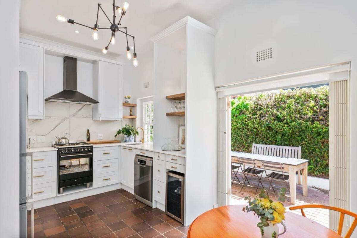 Ty-bach Cotttage Leafy Newlands Village Cape Town
